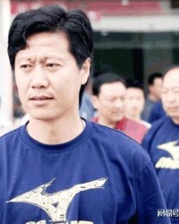 他是老辽足阵中“奔跑的羚羊”，为了家乡球队毅然复出，柳忠长