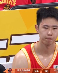 乐鱼体育-孙铭徽复出大胜进四强，胡金秋15分伤退，张宁仅3分24分惨败